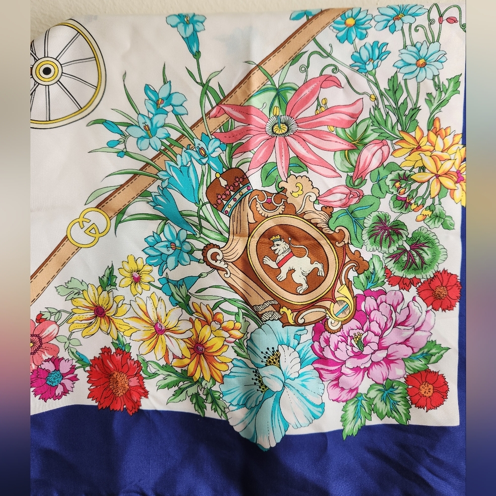 GUCCI Flora Silk Scarf - Picture 3 of 6